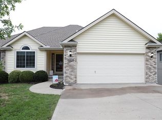 10919 N Oxford Ave, Kansas City, MO 64157