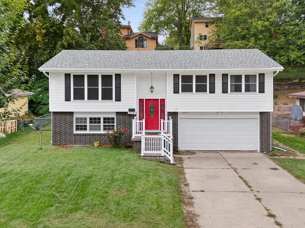 1527 Meadowlane Ave, Ames, IA 50010