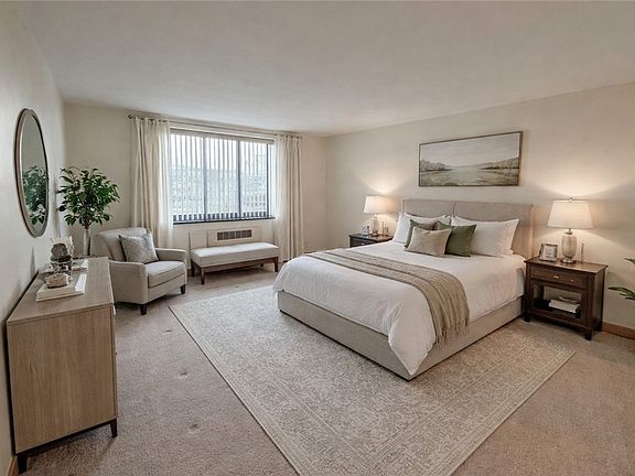 4th image of 2505 East Ave APT 704
