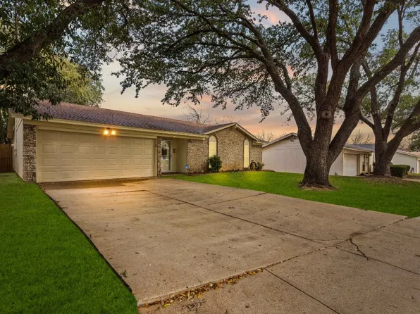 314 Boulder Ct, Burleson, TX 76028
