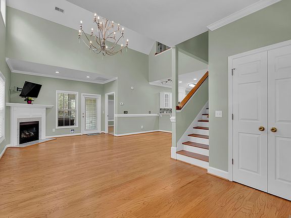 2nd image of 30 Butler Crossing Dr