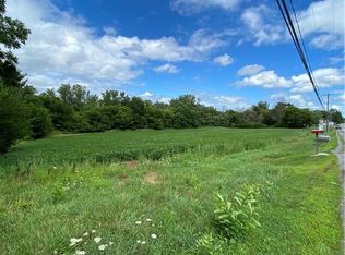 10001 Ridge Rd, Middleport, NY 14105