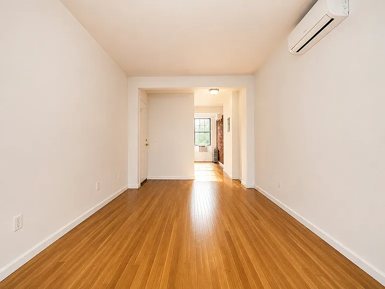 558 Seneca Ave #3R — Photo 7