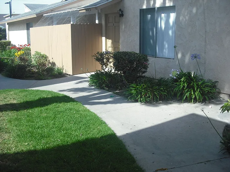 1410B Friedrich Ln — Photo 1