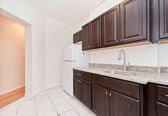 4th image of 735 W 172nd St APT A41
