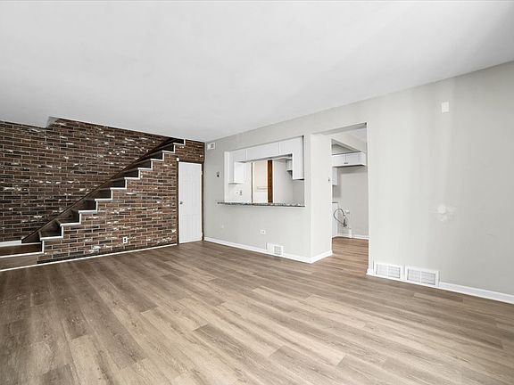 4th image of 9835 S Harlem Ave APT T