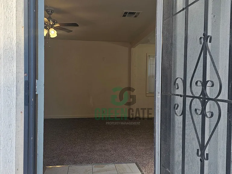 532-534 Melrose St — Photo 2
