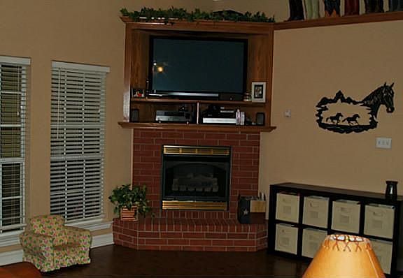 5th image of 1402 Louise Ln