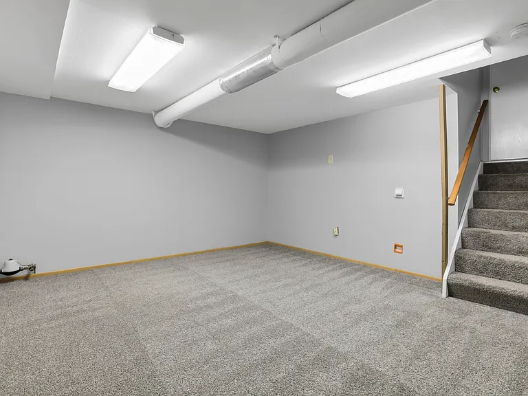 933 Briaro St — Photo 37