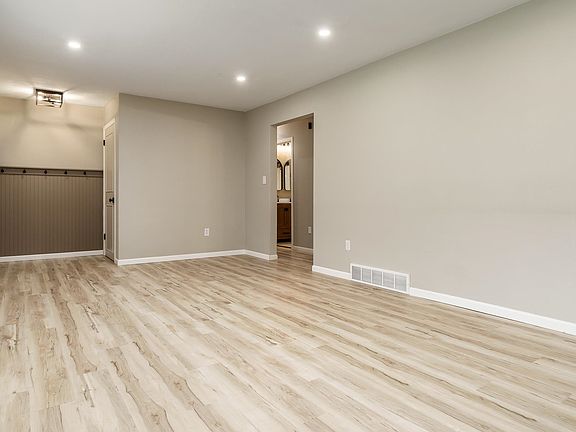 5th image of 6949 Spring Brook Rd