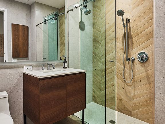 4th image of 339 W 38th St #16E