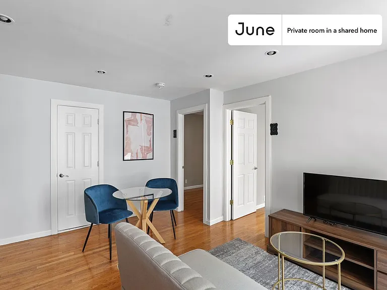 226 E 7th St #B — Photo 9