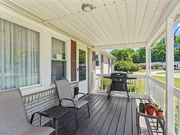 3rd image of 1005 Leslie Ln