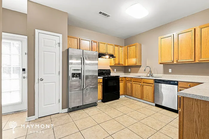 4203 Legacy Sq — Photo 5