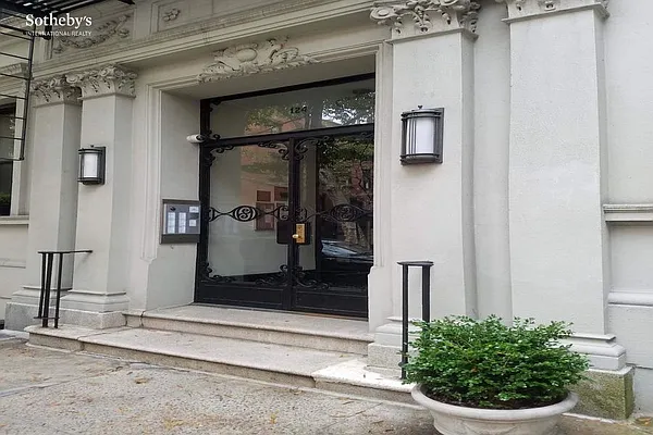 Sold by Sotheby's International Realty | media 5