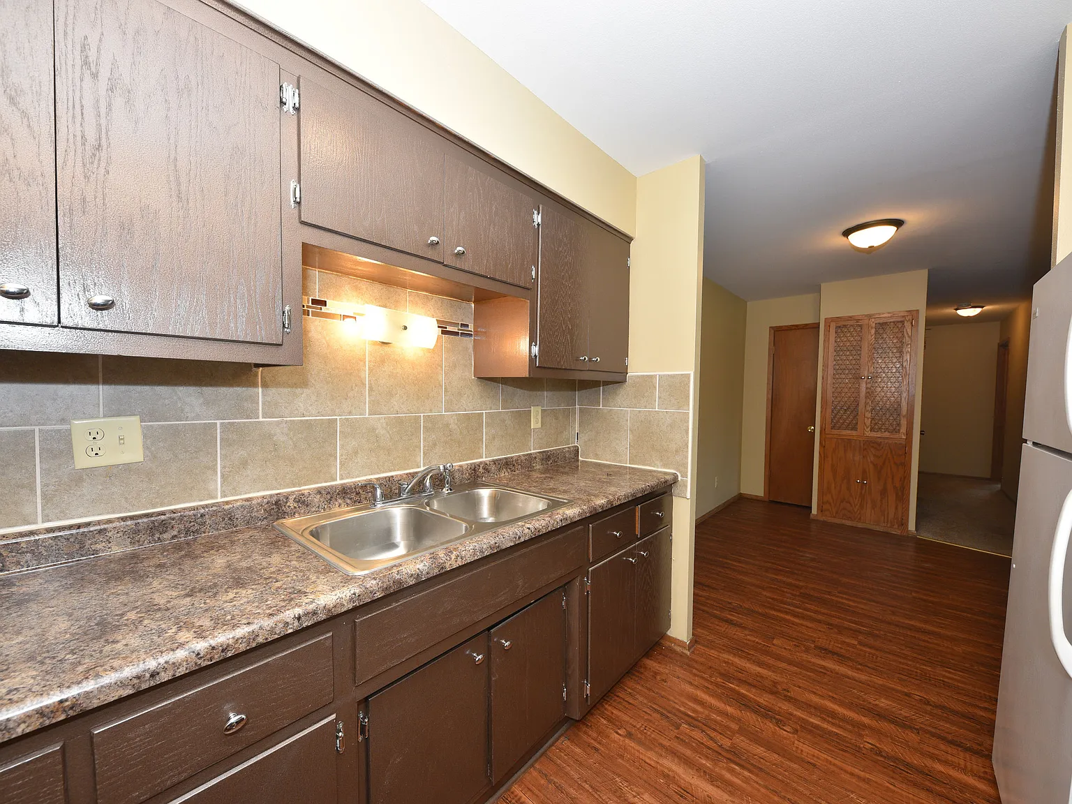 2 bed, 1.5 bath, 1100 sqft, $1,395 — Photo 2