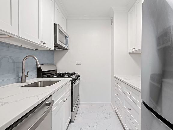 3rd image of 345 W 58th St APT 9N