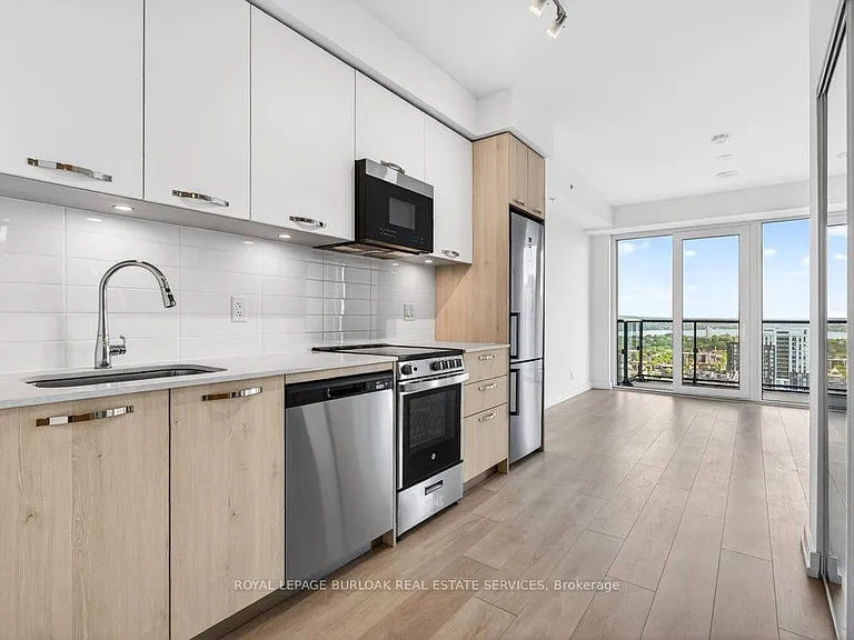 75 James St S #2404 — Photo 3