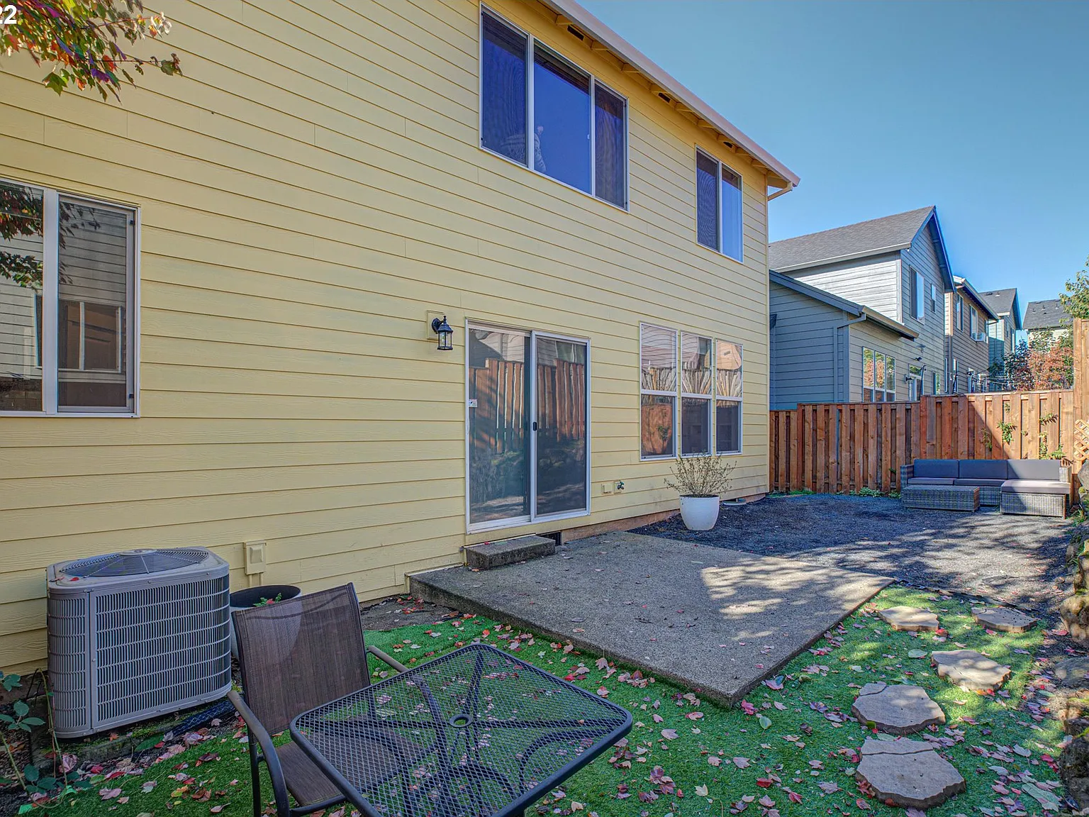 4 bed, 2.5 bath, 1945 sqft, $3,200 — Photo 2