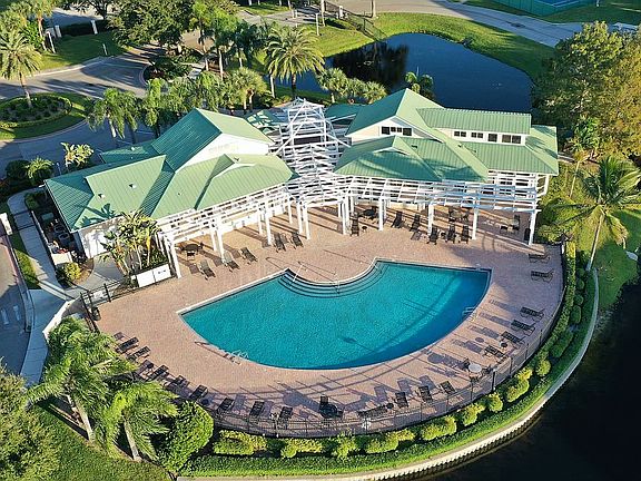 Heated Resort-Style Pool