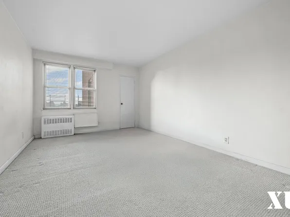 43-10 Kissena Boulevard image 8 of 20