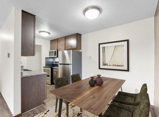 Burnsville Parkway Apartments, Burnsville, MN 55337