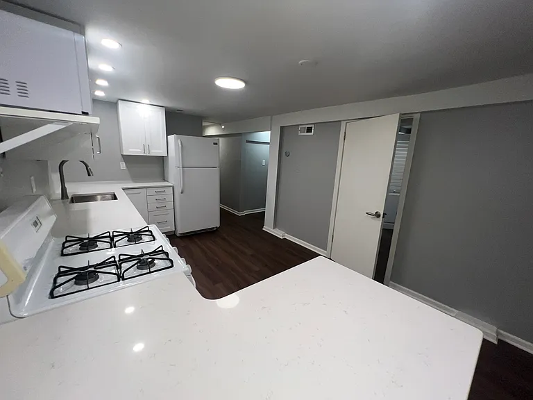 2543 W Thomas St #G — Photo 7
