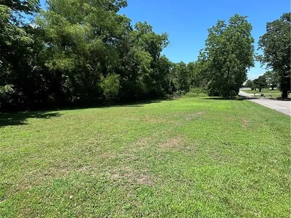 401 2nd St, Oswego, KS 67356