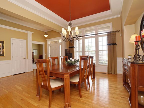 3rd image of 640 Polo Woods Dr