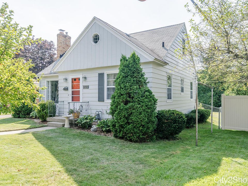 1st image of 223 Westmont Dr NW