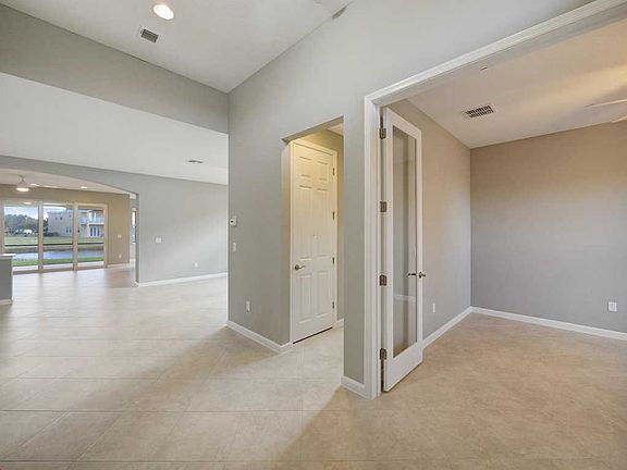 4th image of 11289 SW Lake Park Dr
