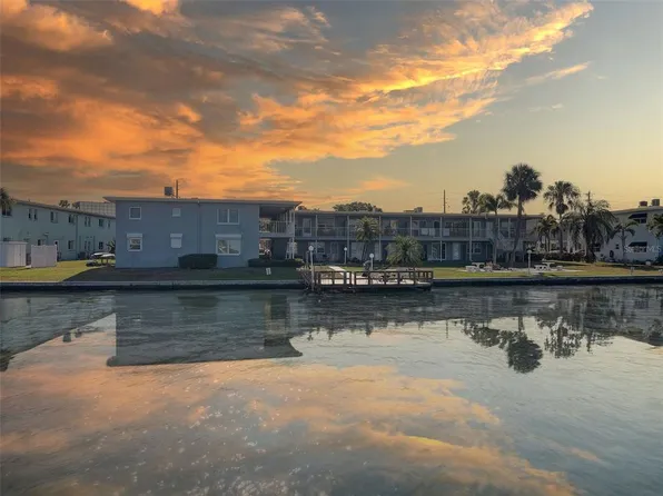 129 104th Ave APT 109, Treasure Island, FL 33706