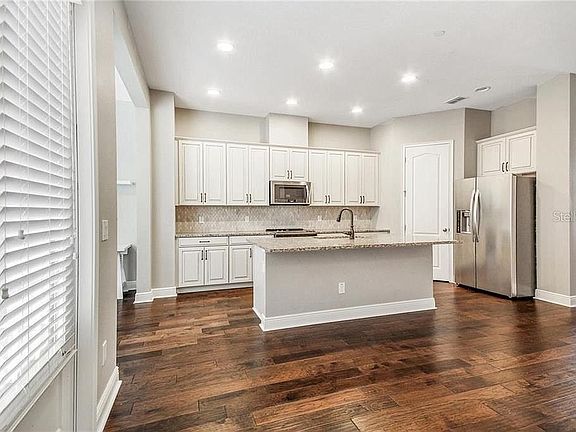 5th image of 2213 Lobelia Dr