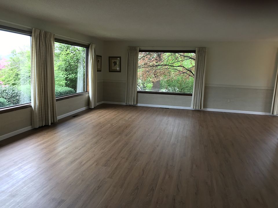 1st image of 3910 Lakeview Dr