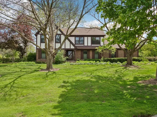 1152 Terre Dr, Libertyville, IL 60048