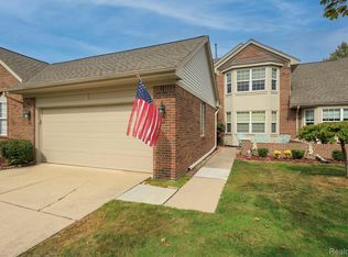 15746 Golfview Dr, Riverview, MI 48193