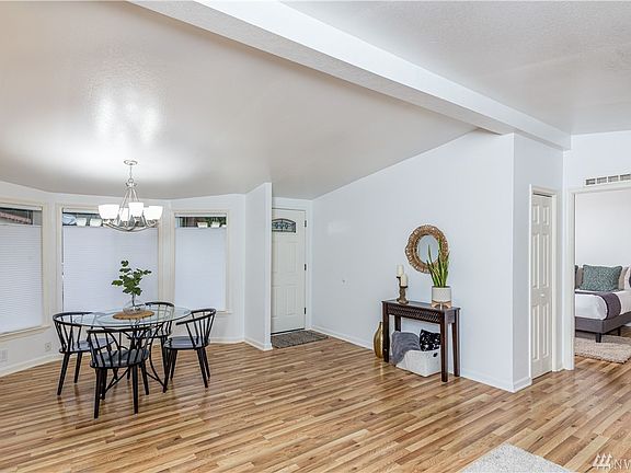 2nd image of 2097 Victoria Ave