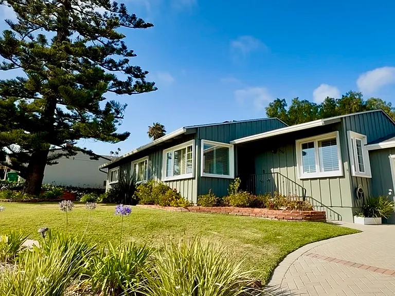 3562 Addison St — Photo 4