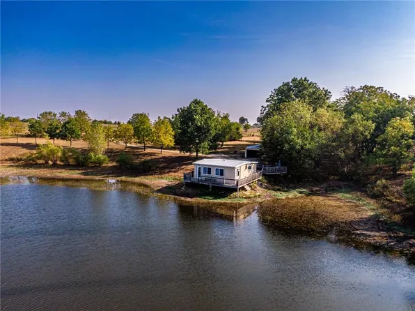 32603 W 359th St, Osawatomie, KS 66064