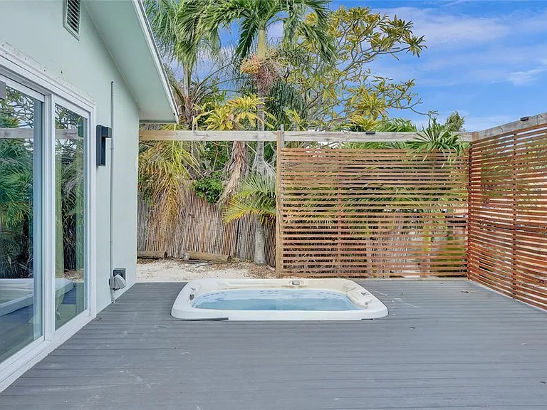1710 SW 6th Ave — Photo 22