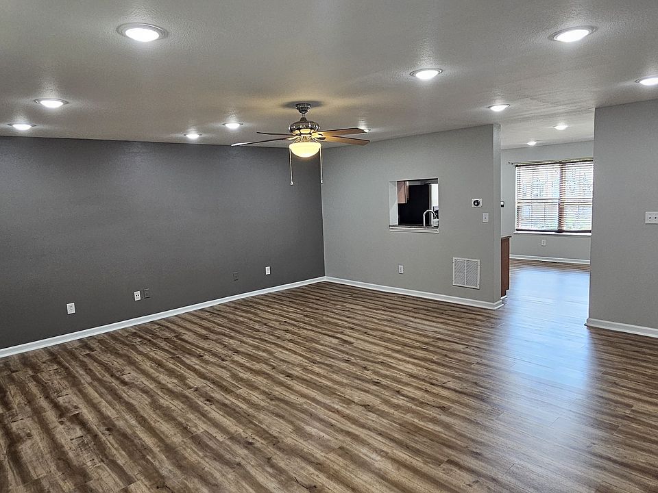 1st image of 3090 Armory Dr