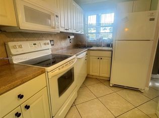 8590 Sunrise Lakes Blvd APT 109, Sunrise, FL 33322