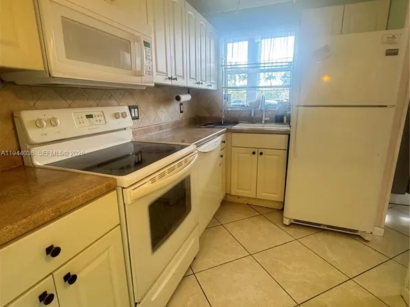 8590 Sunrise Lakes Blvd, Sunrise, FL