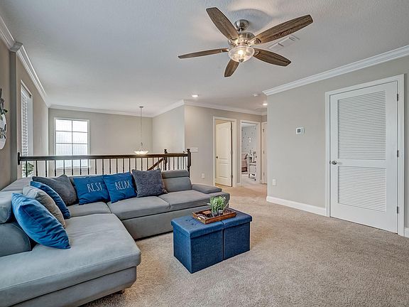5th image of 116 Silverleaf Village Dr