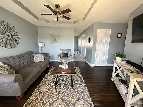 3 bed, 2.0 bath, 1100 sqft, $1,700 — Photo 3