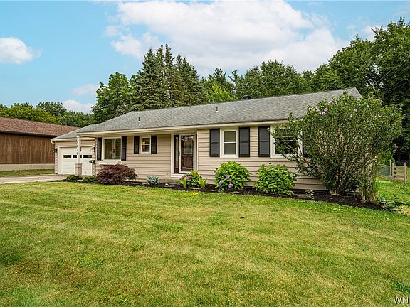 3rd image of 4815 Crestwood Dr