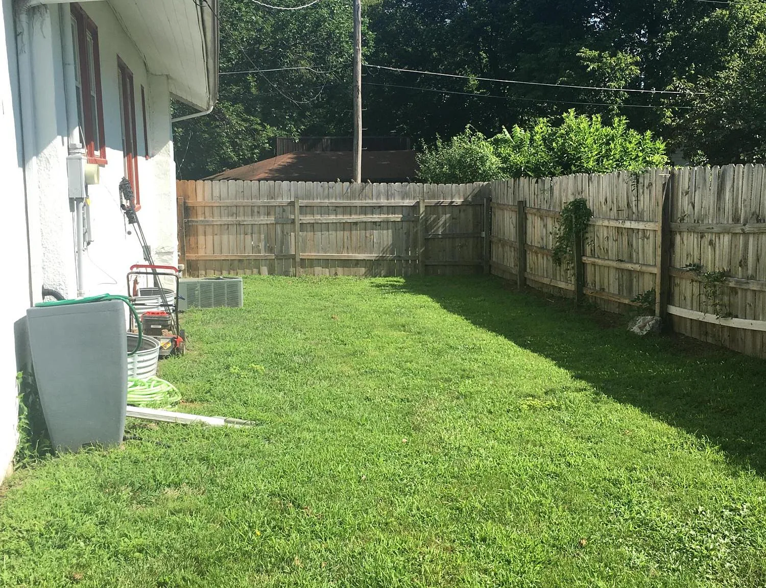 3 bed, 1.0 bath, 1008 sqft, $1,700 — Photo 2