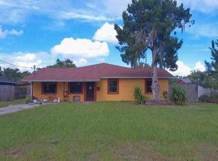 709 N Disston Ave, Tavares, FL 32778