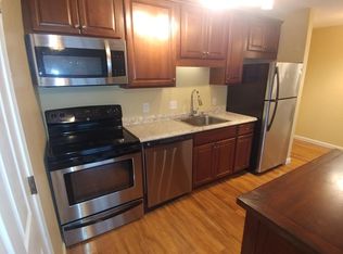 28 Mercury Dr #B, Londonderry, NH 03053