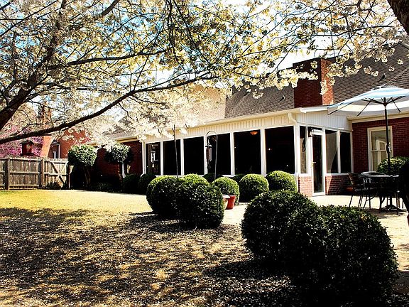 5th image of 175 Windale Dr W